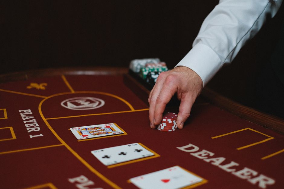 The Real Math Behind Slot RTPs, Poker Ranges, and Sports Betting Edges