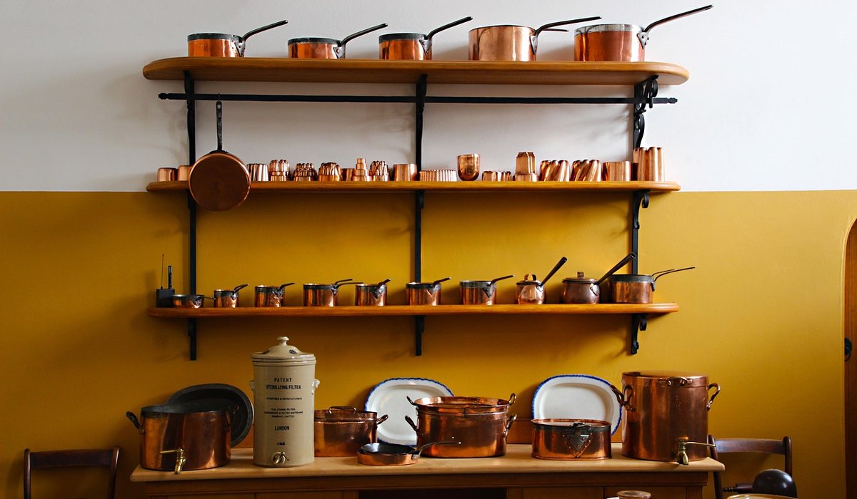 Positioning Copper Pendant Lights Above a Kitchen Island